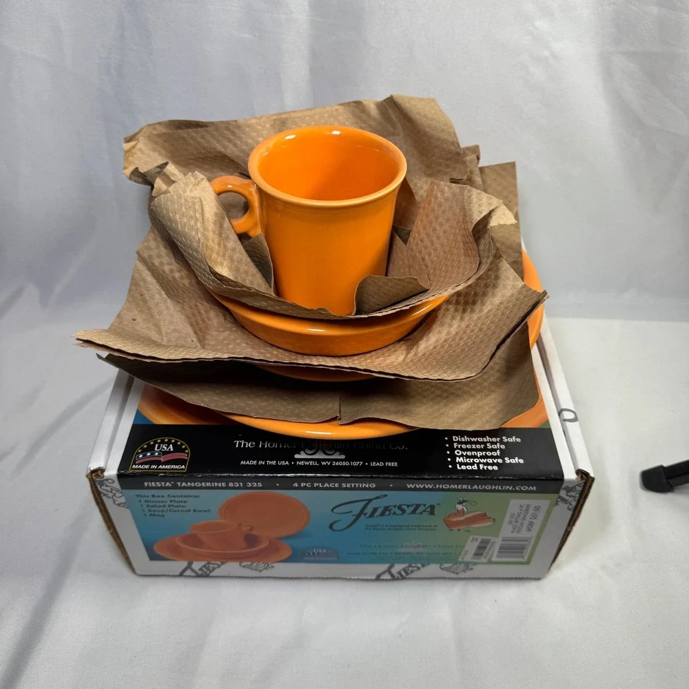 Fiesta Tangerine 4 Piece Place Setting Homer Laughlin China Orange 831 325 NEW